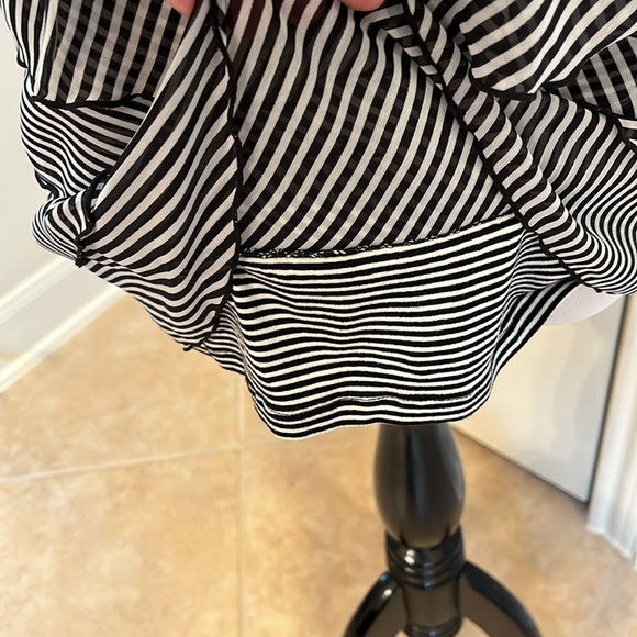 White House Black Market top - Picture 7 of 9